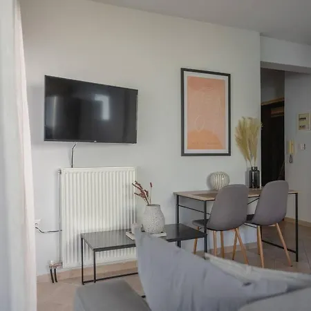#t33 Chic 2br In The Centre Of
