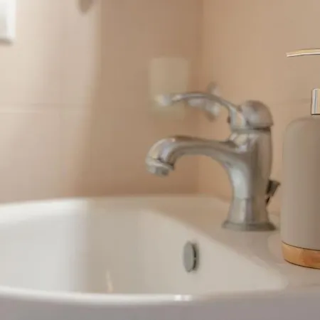 #t33 Chic 2br In The Centre Of Волос